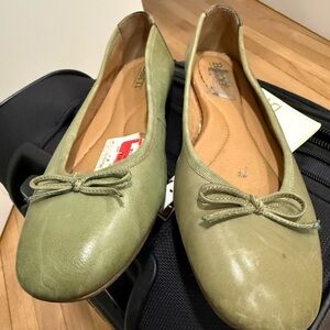 Born green flats 7.5